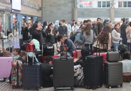 Afectados por los trenes AVE en Málaga: «Tenía un viaje de trabajo en Madrid y he perdido la conexión»