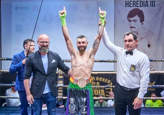 Rubén Gil se proclamó campeón de España del peso pluma en la Saga Heredia.
