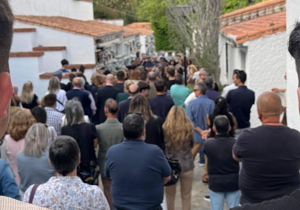 Benalmádena da el último adiós a su vecina Lina, tres meses después de su asesinato