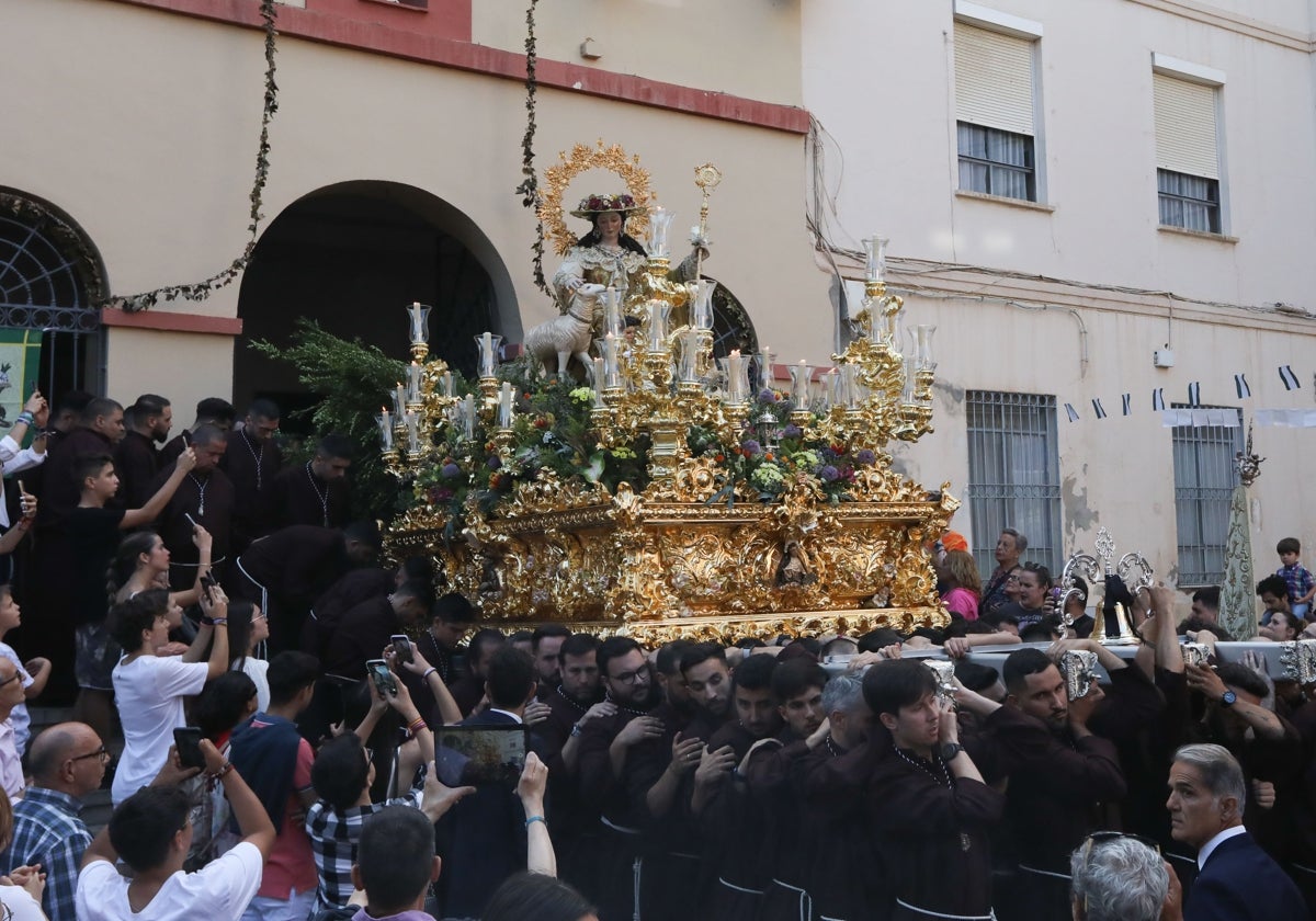 La Divina Pastora saldrá este sábado en procesión de alabanza