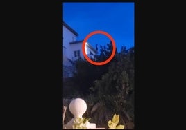 Un hombre se atrinchera con un cuchillo en un tejado de Fuengirola tras amenazar a sus vecinos