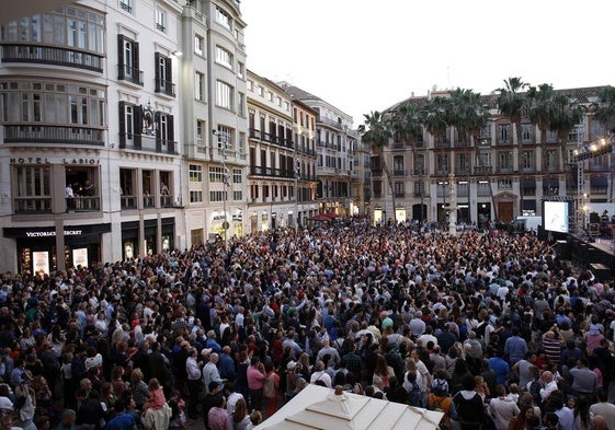 Una de las ediciones anteriores de la Noche en Blanco, desde la plaza de la Constitución.