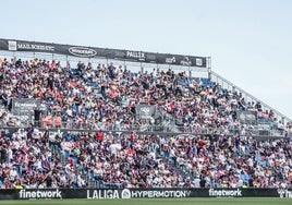 Una de las gradas laterales del Nuevo Pepico Amat, el estadio del Eldense.