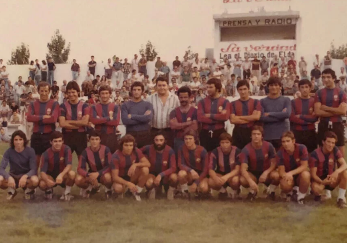 Una plantilla del Eldense de los años 70.