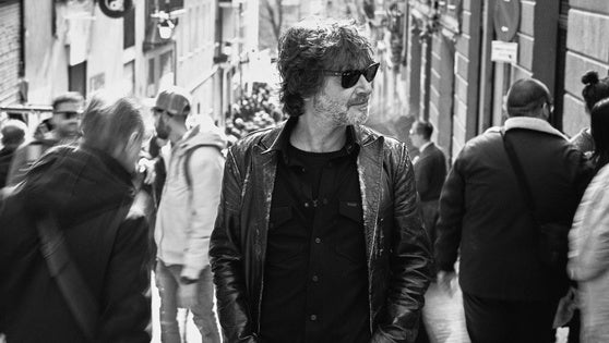 Directo | Quique González vuelve a Málaga tras el apagón: entrevista y acústico
