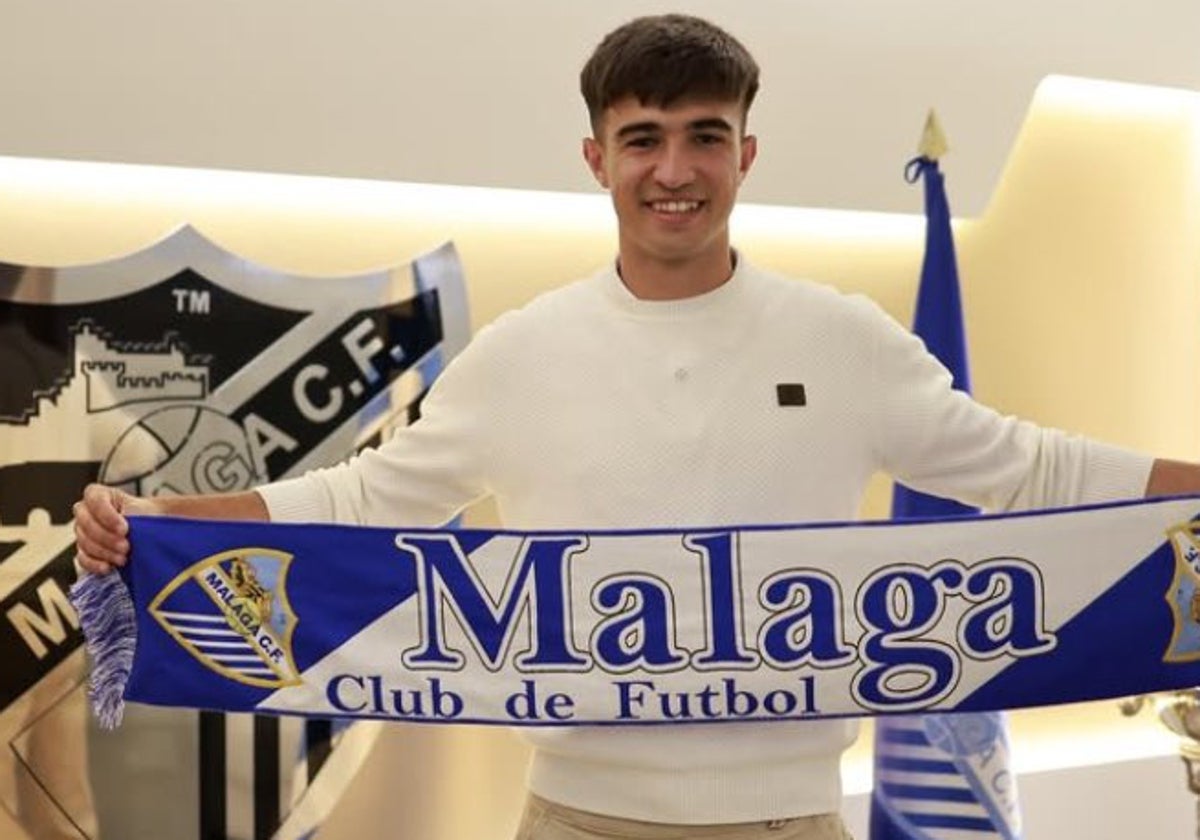 El Málaga renueva a uno de los pilares de su filial, Arriaza