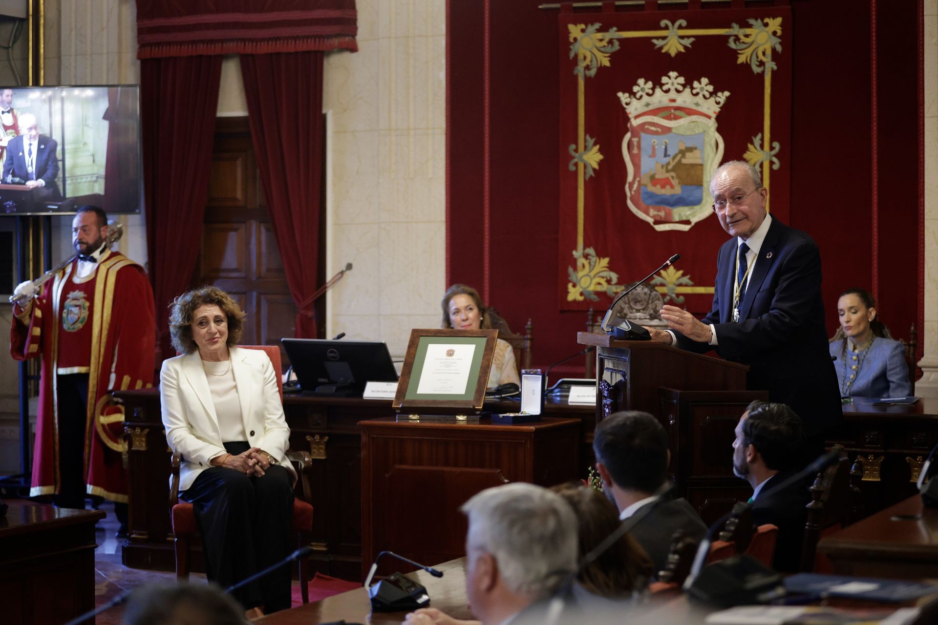 La entrega de la Medalla de la Ciudad a la Asociación de la Prensa de Málaga, en imágenes