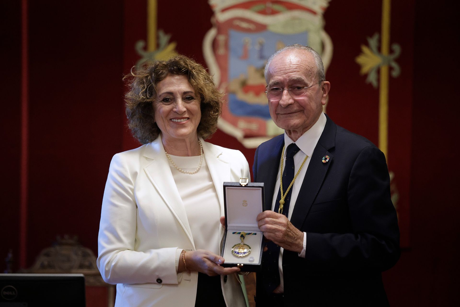 La entrega de la Medalla de la Ciudad a la Asociación de la Prensa de Málaga, en imágenes