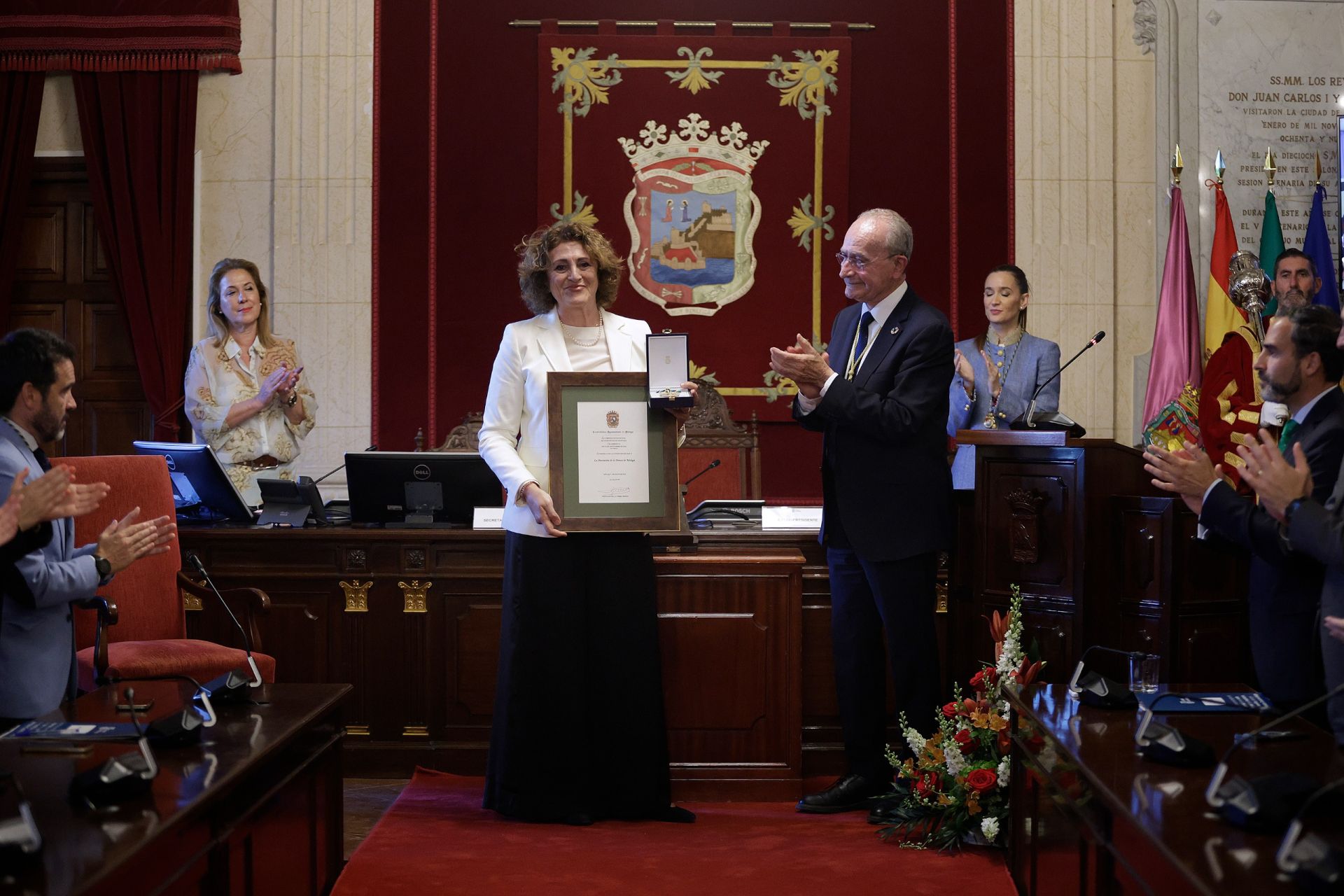 La entrega de la Medalla de la Ciudad a la Asociación de la Prensa de Málaga, en imágenes