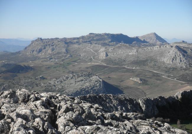 Vistas. Con sus 1.283 metros sobre el nivel del mar, el pico de las Cabras es un mirador excepcional.