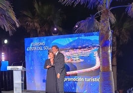 Momento de la entrega del premio a la Costa del Sol.