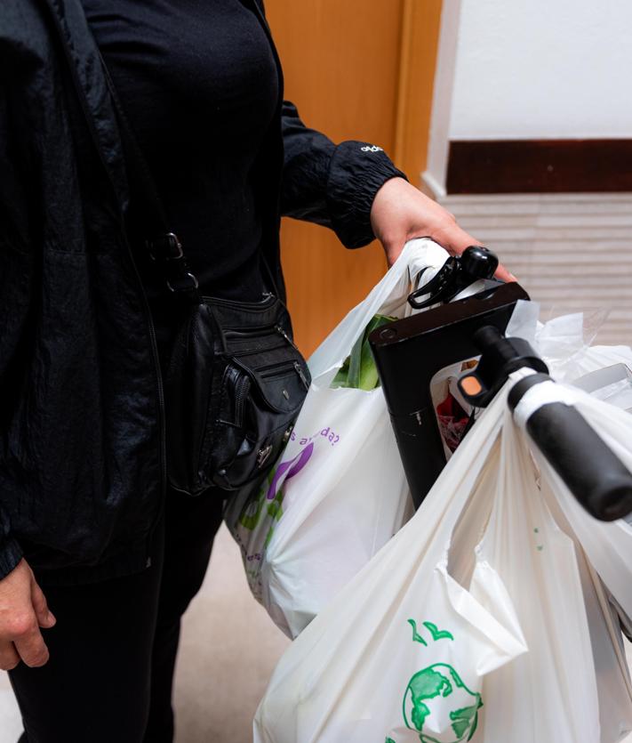 Imagen secundaria 2 - Los símbolos del tener un hogar: un llavero, el simple gesto de abrir tu puerta y llevar a tu casa las bolsas de la compra.