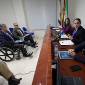Natalia Sánchez, vicepresidenta de la CEM; Javier González de Lara, presidente; y Juan Manuel Rosillo, vicepresidente de la organización y presidente de ACP; y, en el auditorio, José Carlos Escribano, presidente de la Cámara de Comercio, en silla de ruedas por un accidente.