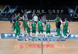 La plantilla del Unicaja, en el Sunel Arena.