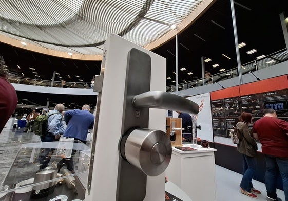 Cerradura de última generación que se exhibe en la European Locksmith Federation Convention 2025 de Torremolinos.