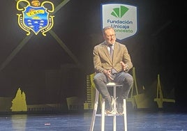Patrick Comninos, durante la comparecencia que realizó en Atenas.