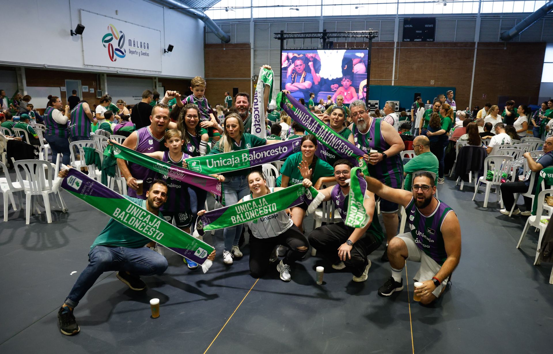 La marea verde en el pabellón Martín Urbano frente al AEK, en imágenes