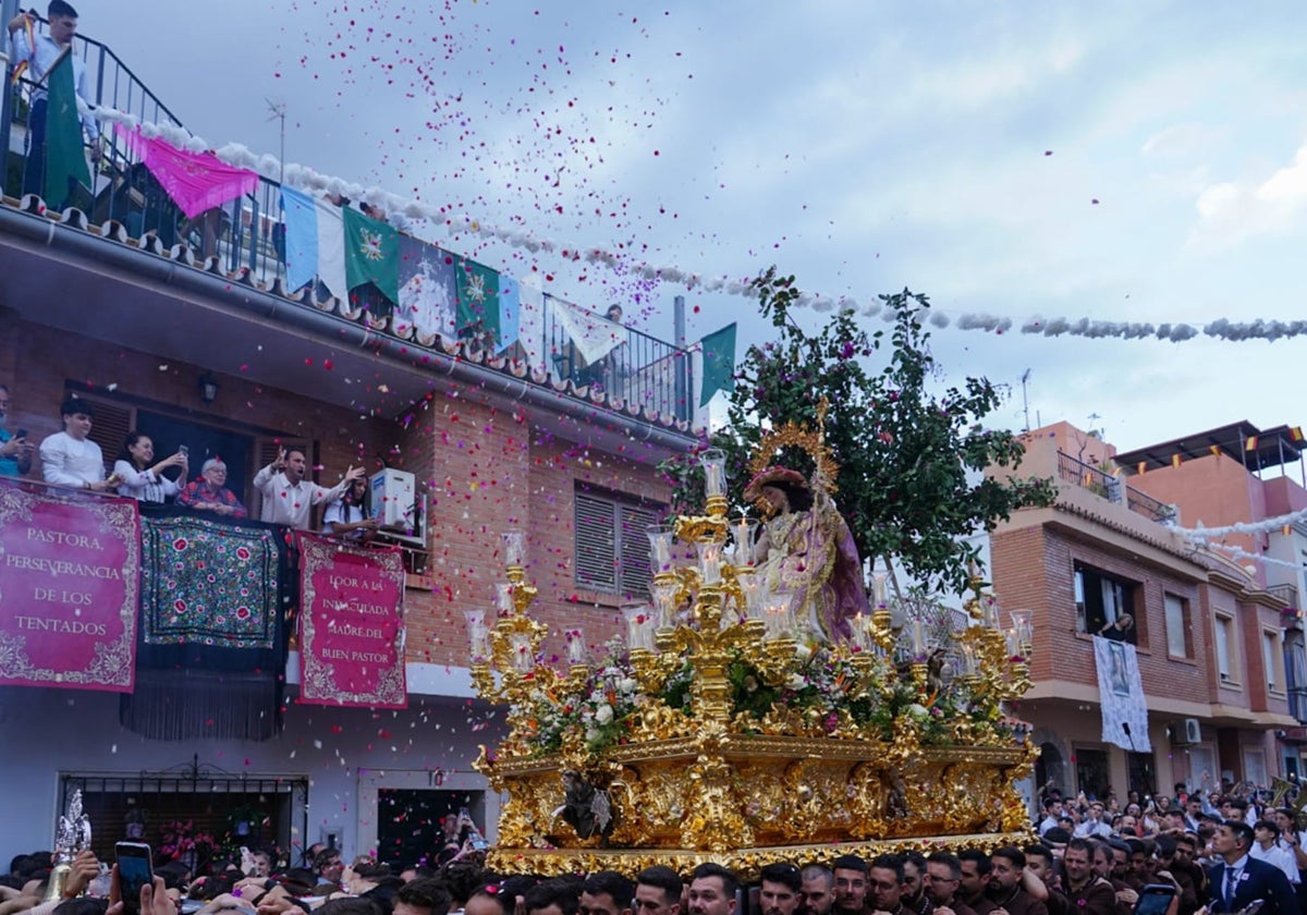 La Divina Pastora procesionó este año coincidiendo con el día de su festividad.