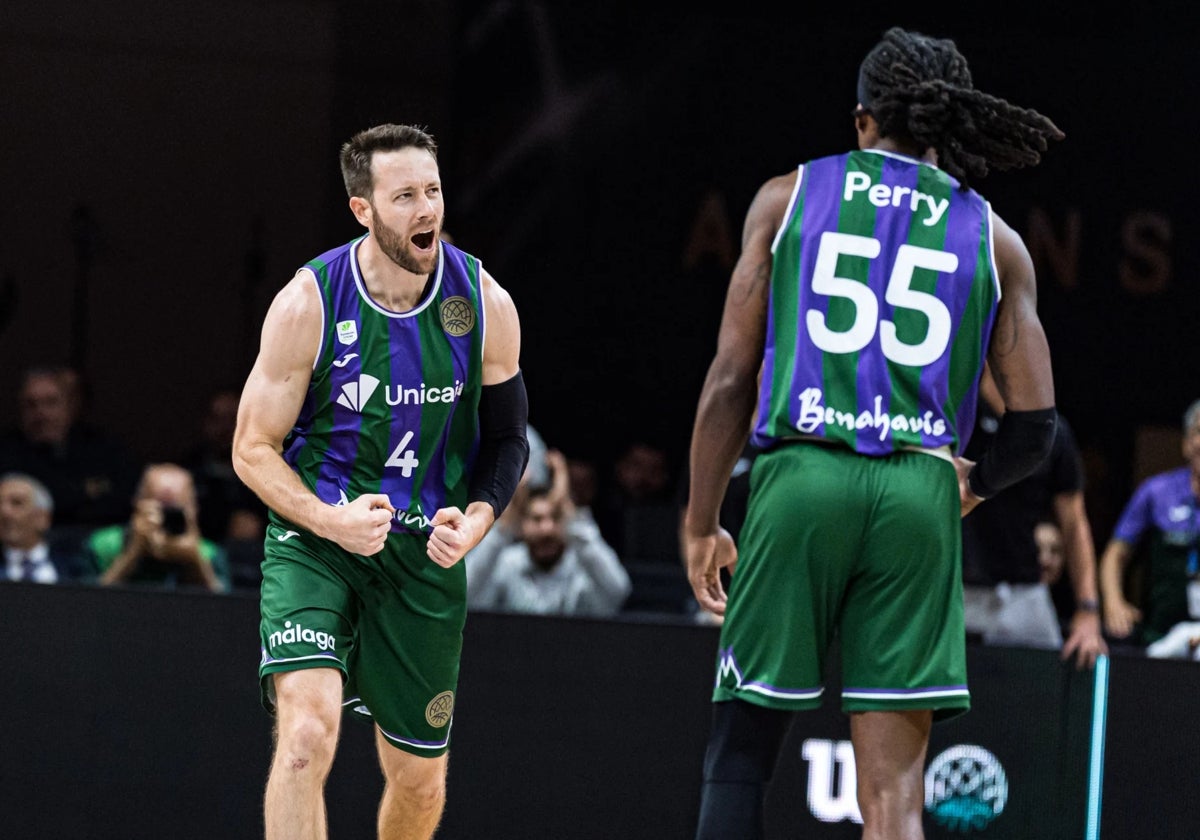 Kalinoski y Perry celebran en el último cuarto.