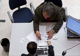 Hacienda determina quién debe tributar en una cuenta de cotitularidad compartida entre padres e hijos