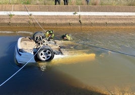 Tragedia en Cartaya: mueren tres jóvenes tras caer su vehículo en un canal