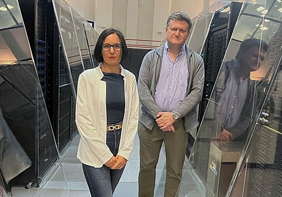 Rafael Larrosa y Rocío Bautista trabajan mano a mano con el superordenador