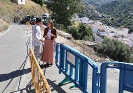 El alcalde y la concejala de Urbanismo, en la visita a las obras de la circunvalación.