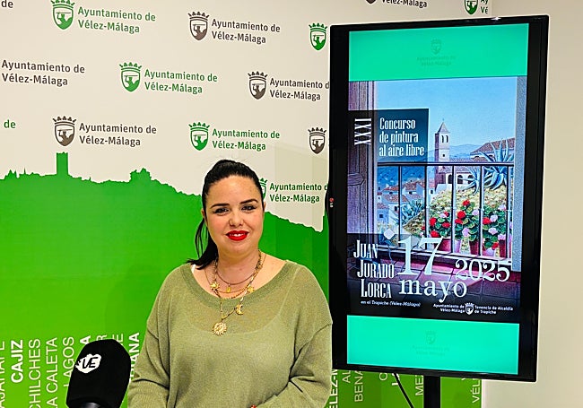 La concejala de Tradiciones Populares del Ayuntamiento de Vélez-Málaga, Lourdes Piña, en la presentación.