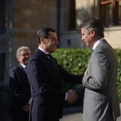 Juanma Moreno y Eric Beiwenger, en la delegación de Baviera en Bruselas.