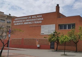 La imagen muestra la fachada de la residencia Alberto Jiménez Fraud.