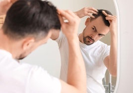 Sanidad alerta de que un crecepelo puede inducir pensamientos suicidas