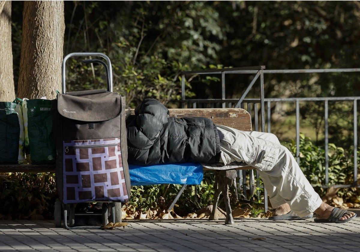 Desierto el concurso municipal de diez millones de euros para abrir tres centros para sinhogar: las ofertas no cumplen los requisitos