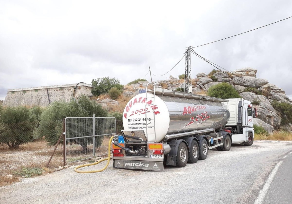 Más de 30 millones: Adif seguirá llevando el agua a Valle de Abdalajís en Málaga aunque ya no está obligado