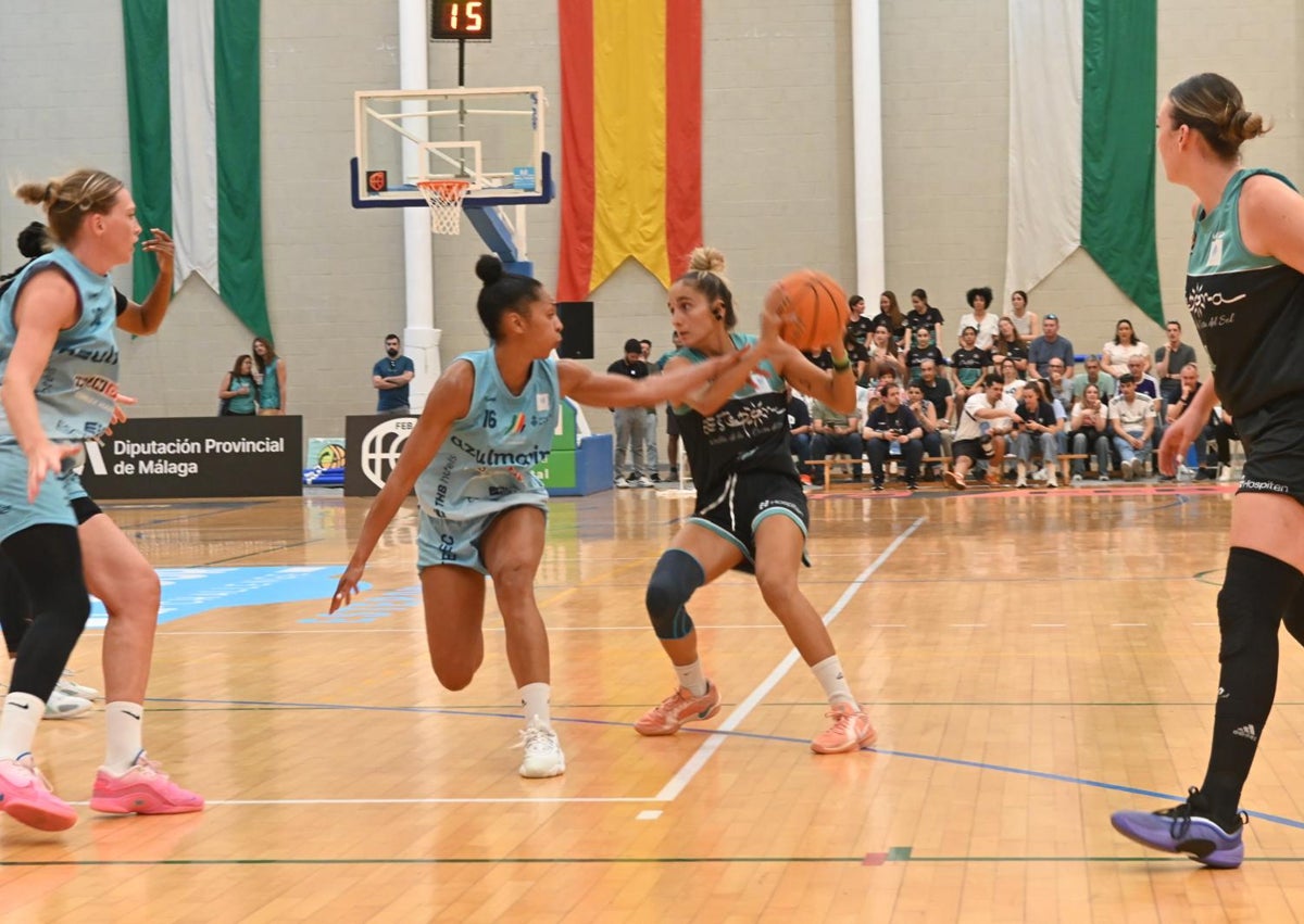 Imagen secundaria 1 - El CAB Estepona tira de épica para regresar a la final por el ascenso
