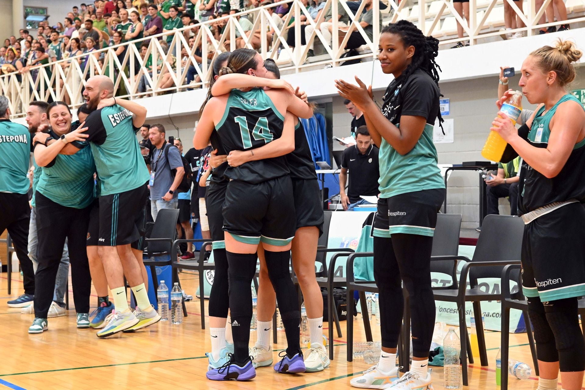Las mejores imágenes de la victoria del CAB Estepona y su ascenso a la élite del baloncesto femenino español