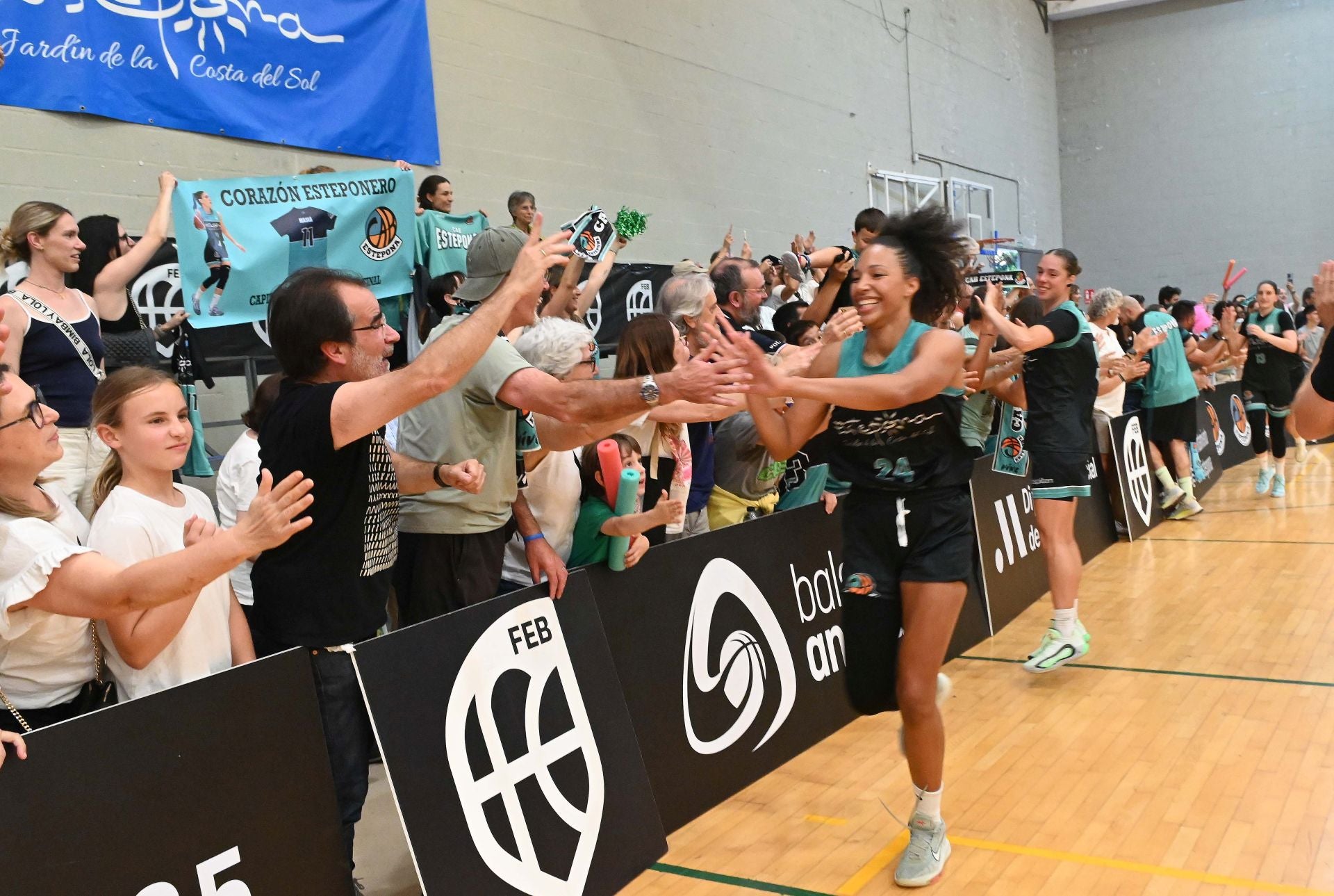 Las mejores imágenes de la victoria del CAB Estepona y su ascenso a la élite del baloncesto femenino español