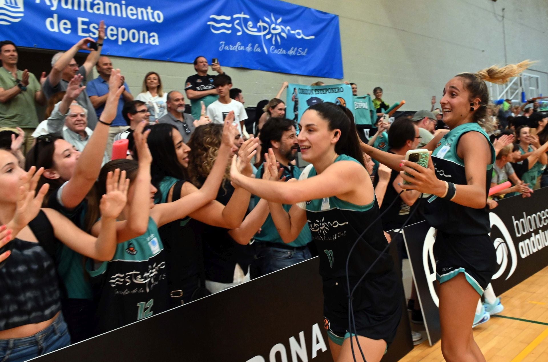Las mejores imágenes de la victoria del CAB Estepona y su ascenso a la élite del baloncesto femenino español