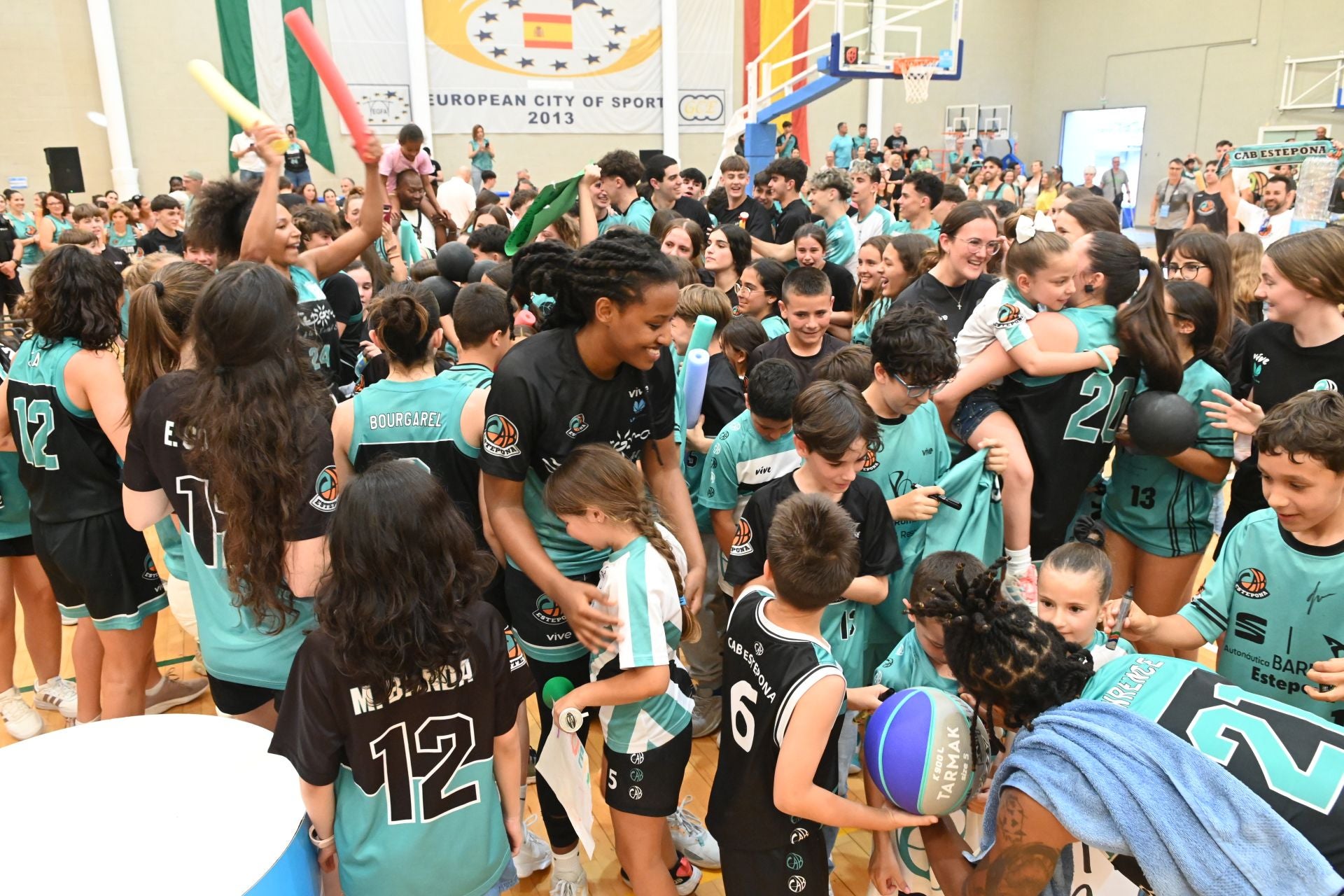 Las mejores imágenes de la victoria del CAB Estepona y su ascenso a la élite del baloncesto femenino español
