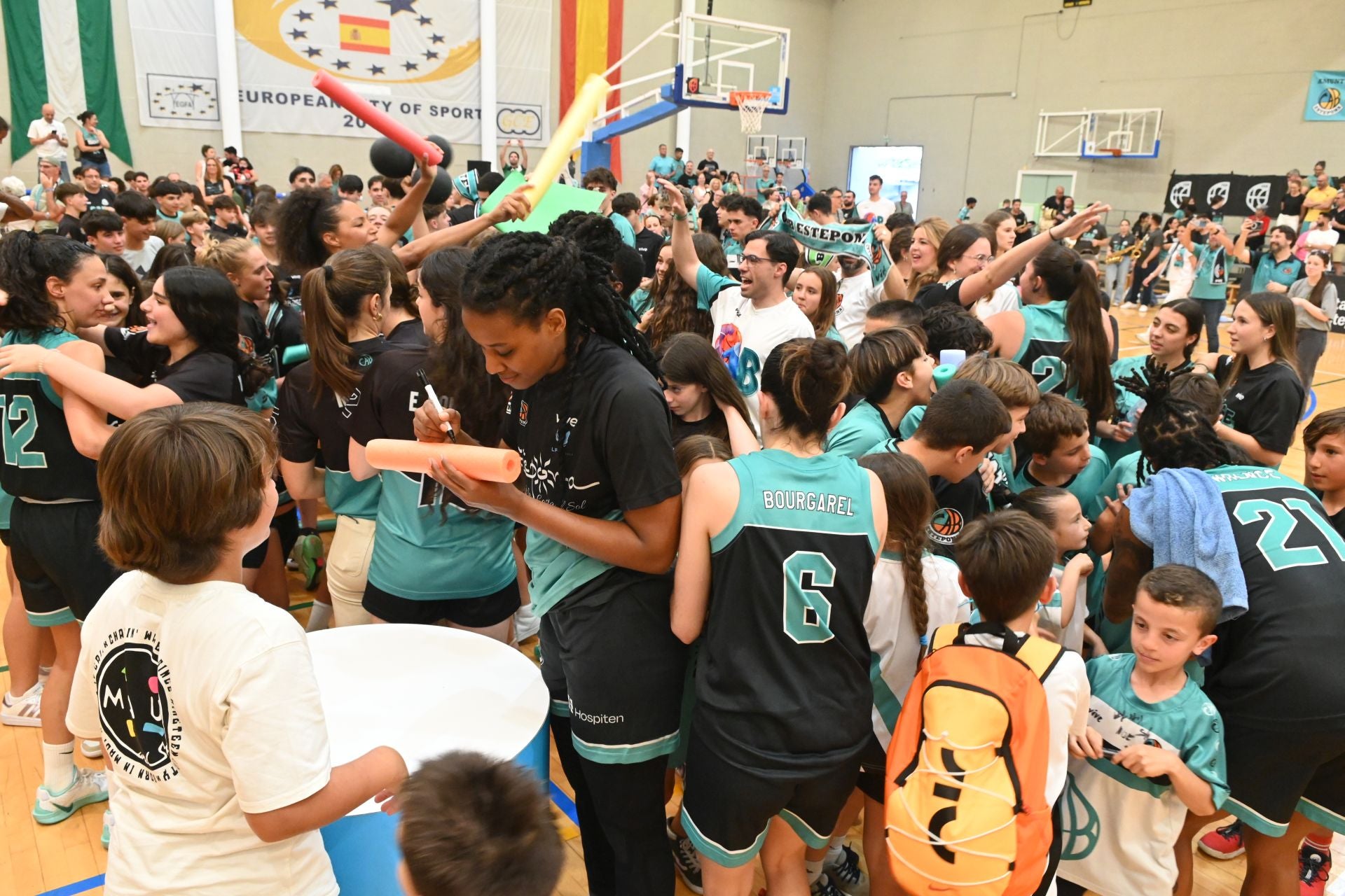 Las mejores imágenes de la victoria del CAB Estepona y su ascenso a la élite del baloncesto femenino español