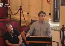 El presidente de la comunidad de vecinos de El Olivar, Alejandro Vedia, este mediodía, en la comisión de pleno de Urbanismo.