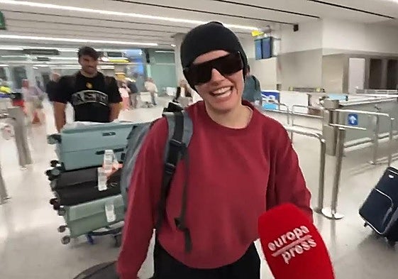 Melody, en el aeropuerto de Málaga tras su participación en Eurovisión.