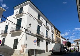 Imagen del edificio rehabilitado en la confluencia de la calles Lope de Vega con Joaquín Lobato.