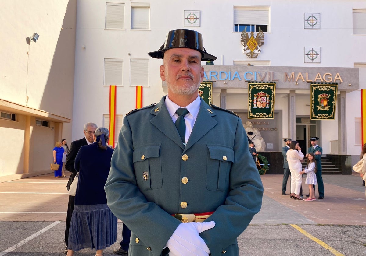 Imagen principal - En la imagen, el sargento comandante de Almogía, José Antonio García.