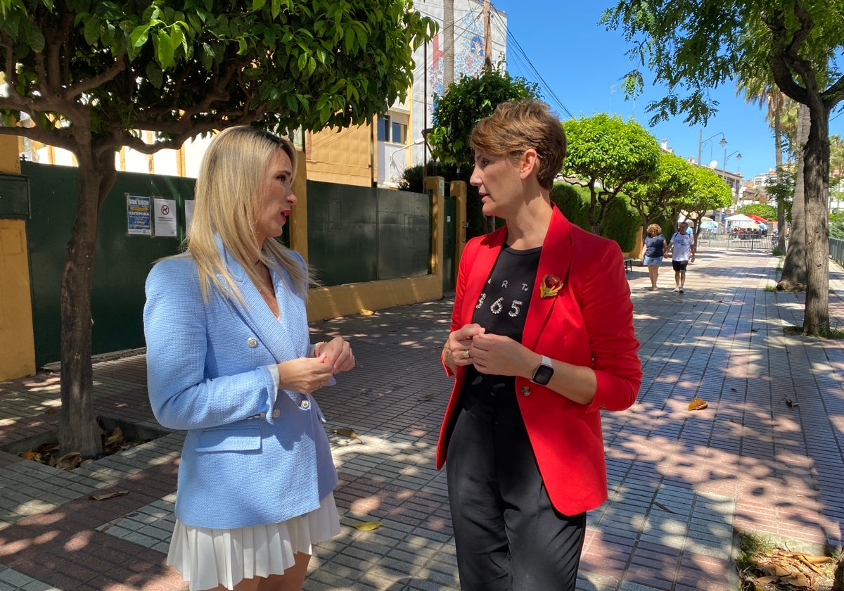 Patricia Alba y Emma Molina en Estepona, momentos antes de la rueda de prensa sobre Educación.