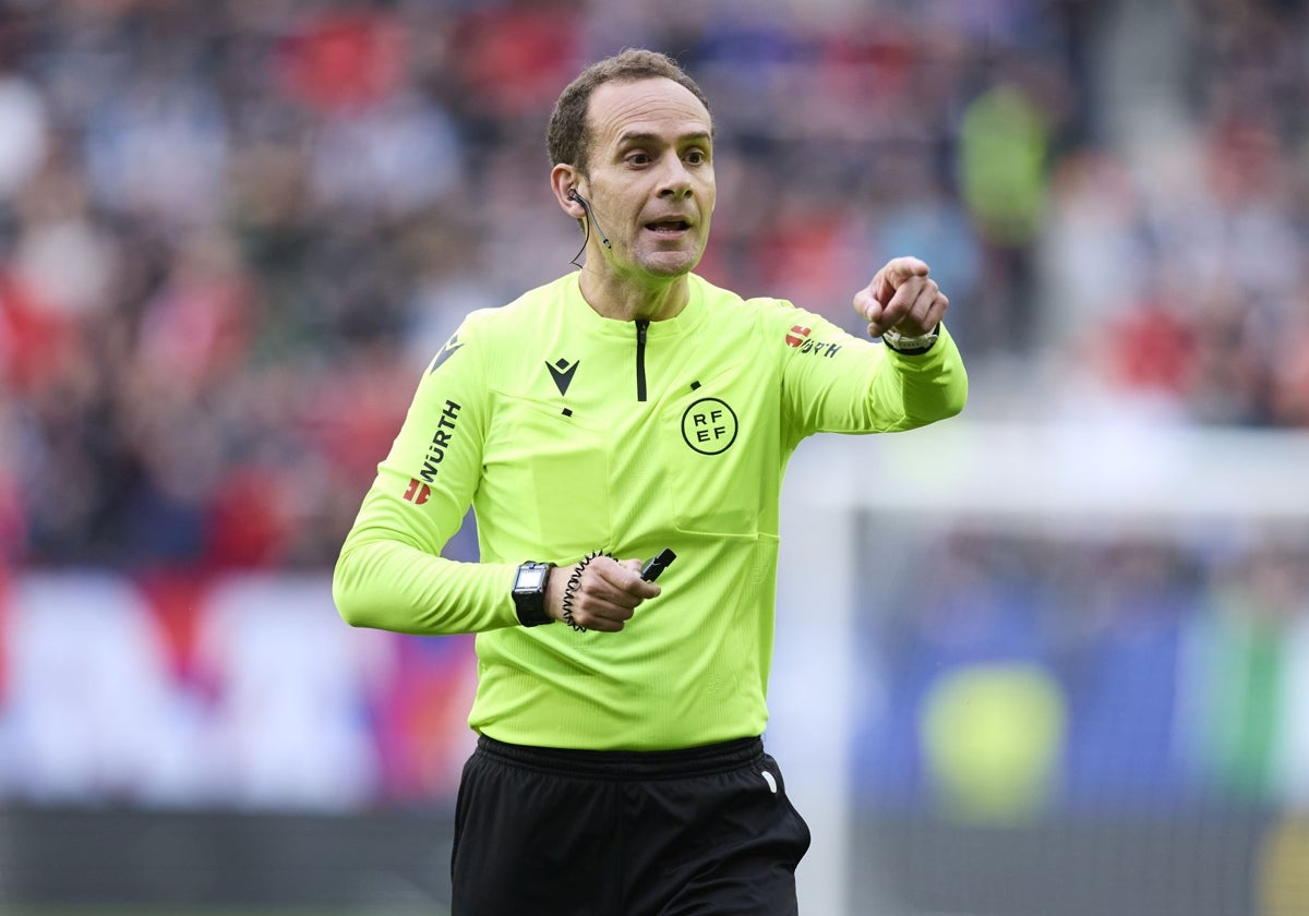 El árbitro malagueño Melero López dirigirá su último partido este fin de semana