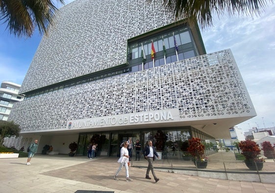 Edificio que alberga el Ayuntamiento de Estepona.