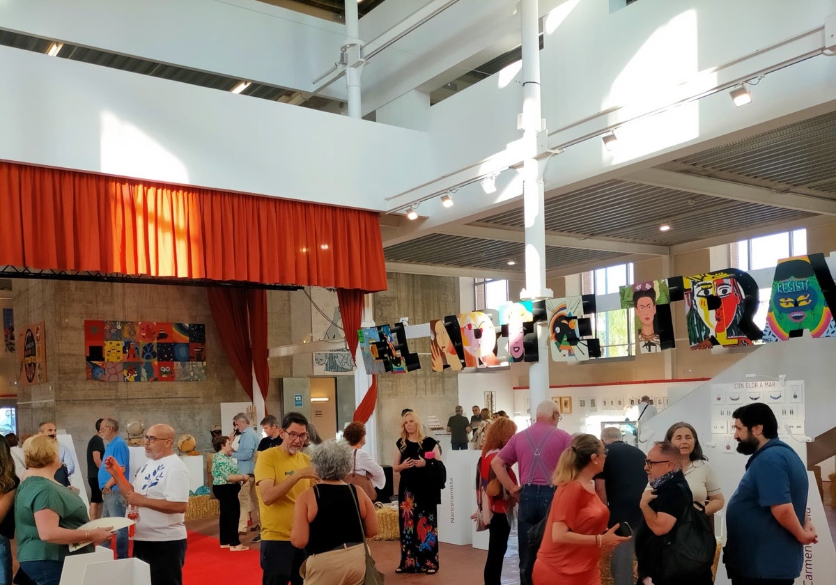 'Confuego-Artes del Fuego', la original muestra artística que acoge el Centro Cultural Azucarera de Torre del Mar