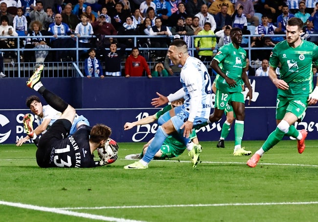 Rahmani se lamenta tras una ocasión en el duelo ante el Racing en La Rosaleda.