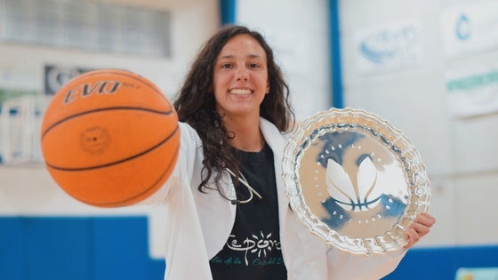 Marina Gea, médico y 'MVP' del CAB Estepona