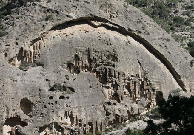 Tafoni mallamado como 'Arco Gótico'.